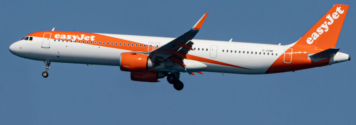easyJet plane 